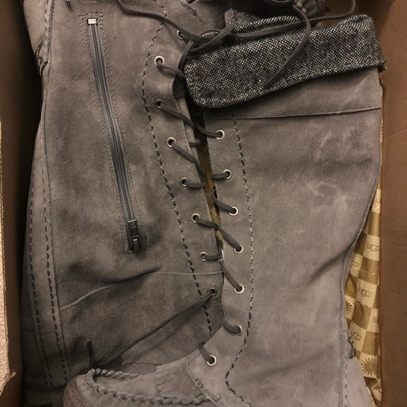 Authentic UGG Boot - Picture 5 of 6